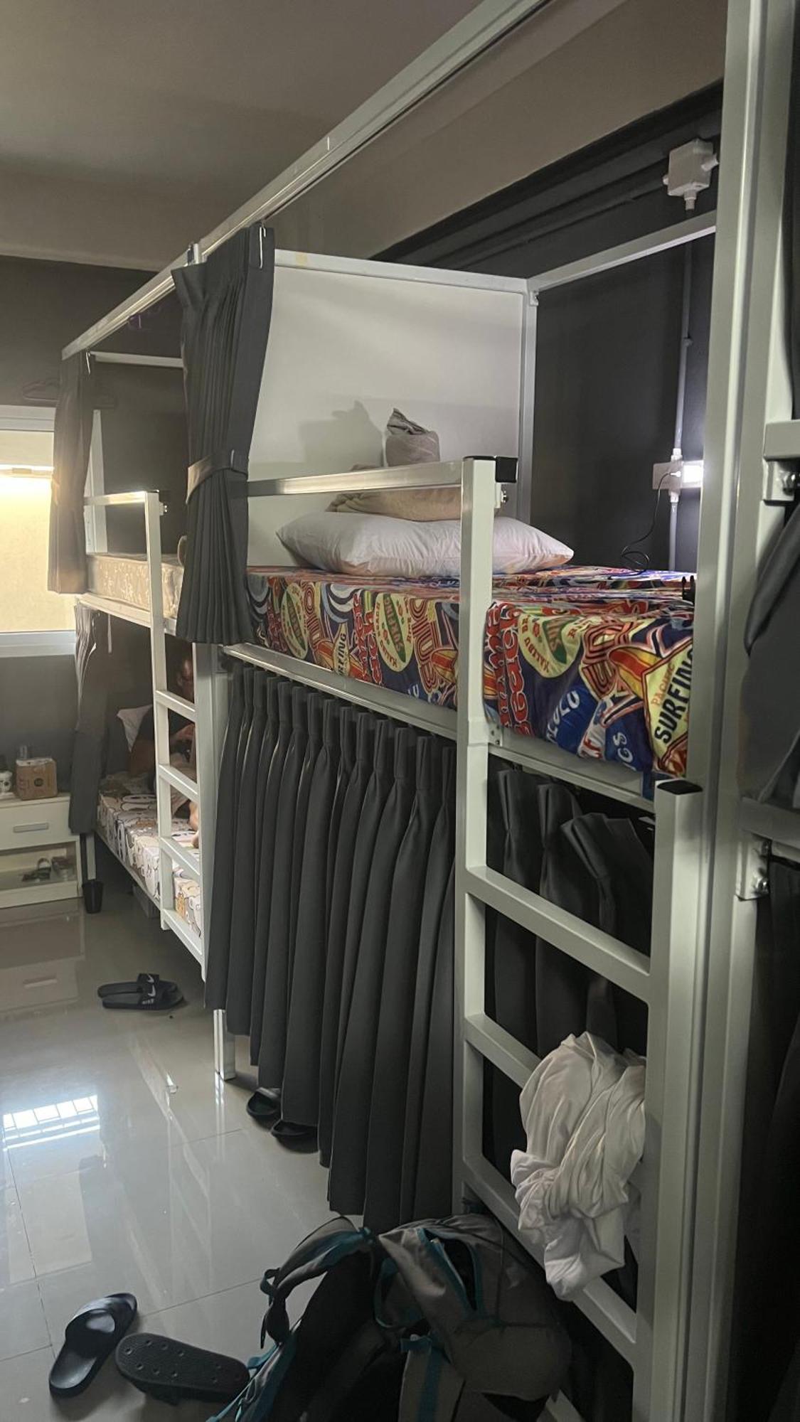 W District Guesthouse Bangkok Bagian luar foto