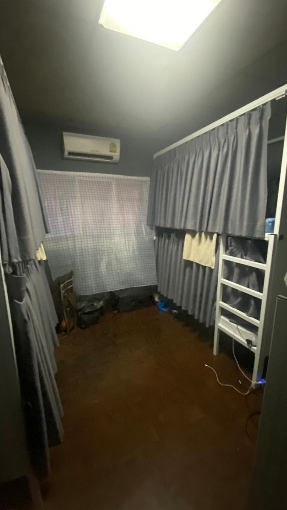 W District Guesthouse Bangkok Bagian luar foto